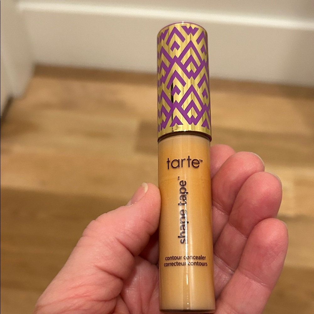 Tarte SHAPE TAPE contour concealer 
35N medium 
Never used
